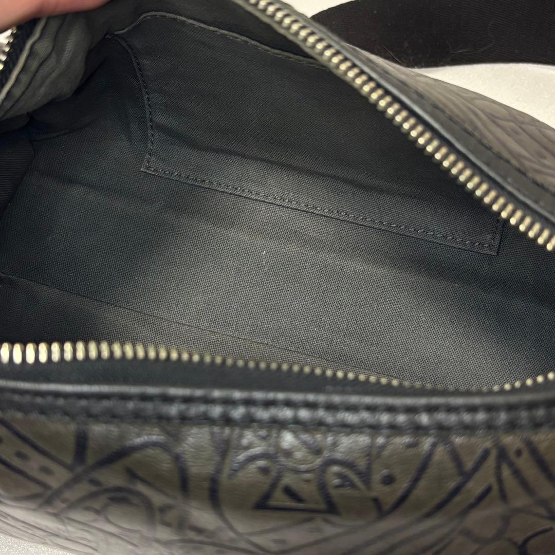 Vivienne Westwood　アーサー　レザーオーブ　ショルダー