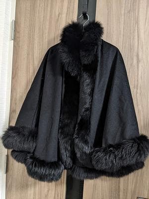 261　sagaフォックス　カシミヤ100％　ポンチョコート　マント　ストール