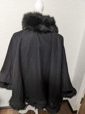 261　sagaフォックス　カシミヤ100％　ポンチョコート　マント　ストール