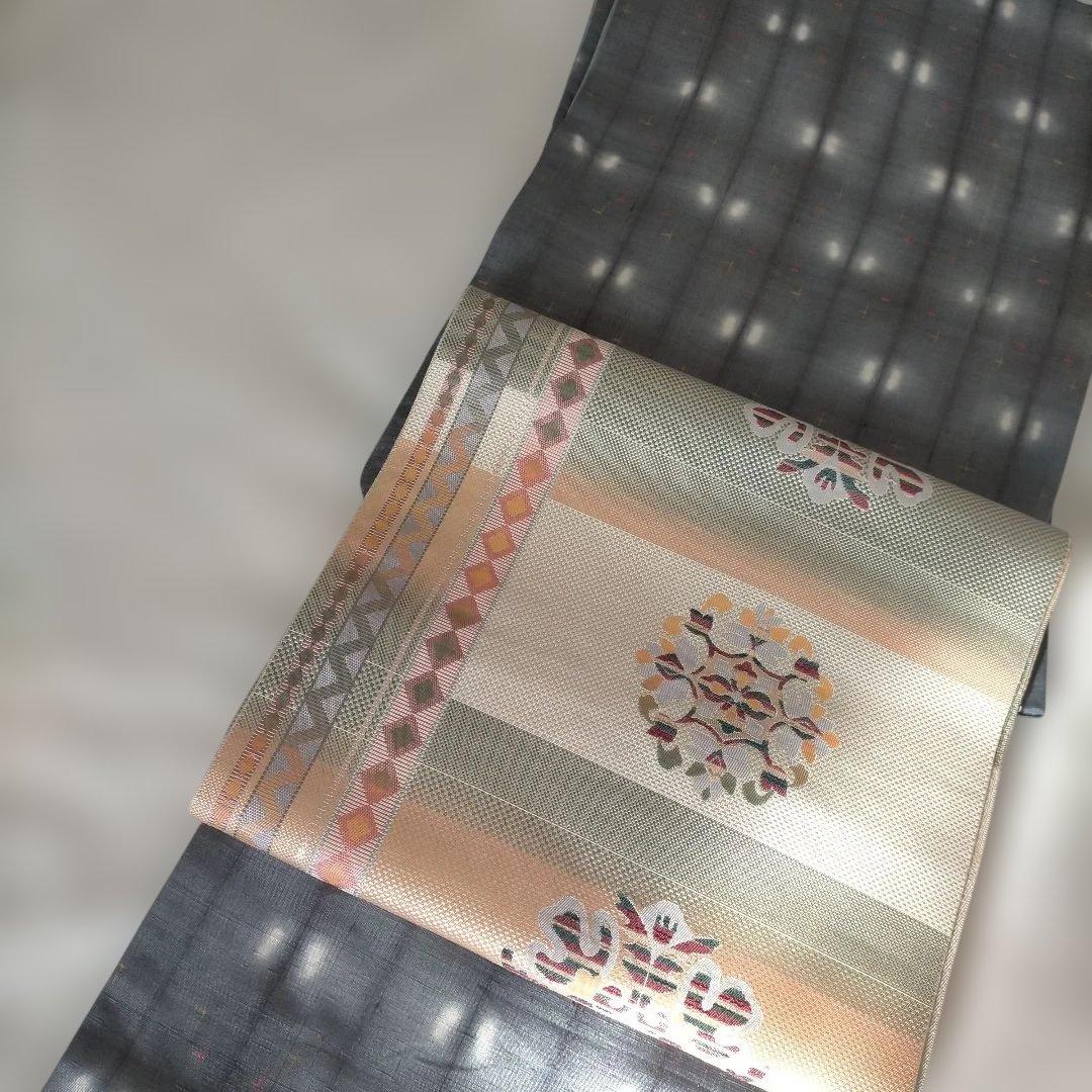 上品絞りグレー 紬着物 カラフル十字模様