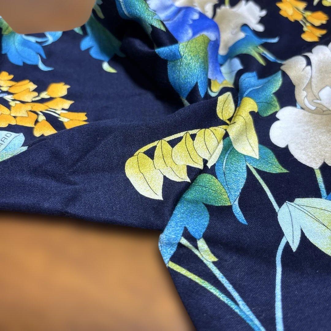 LEONARD レオナール 花柄 カットソー 未使用　コットン100% Vネック