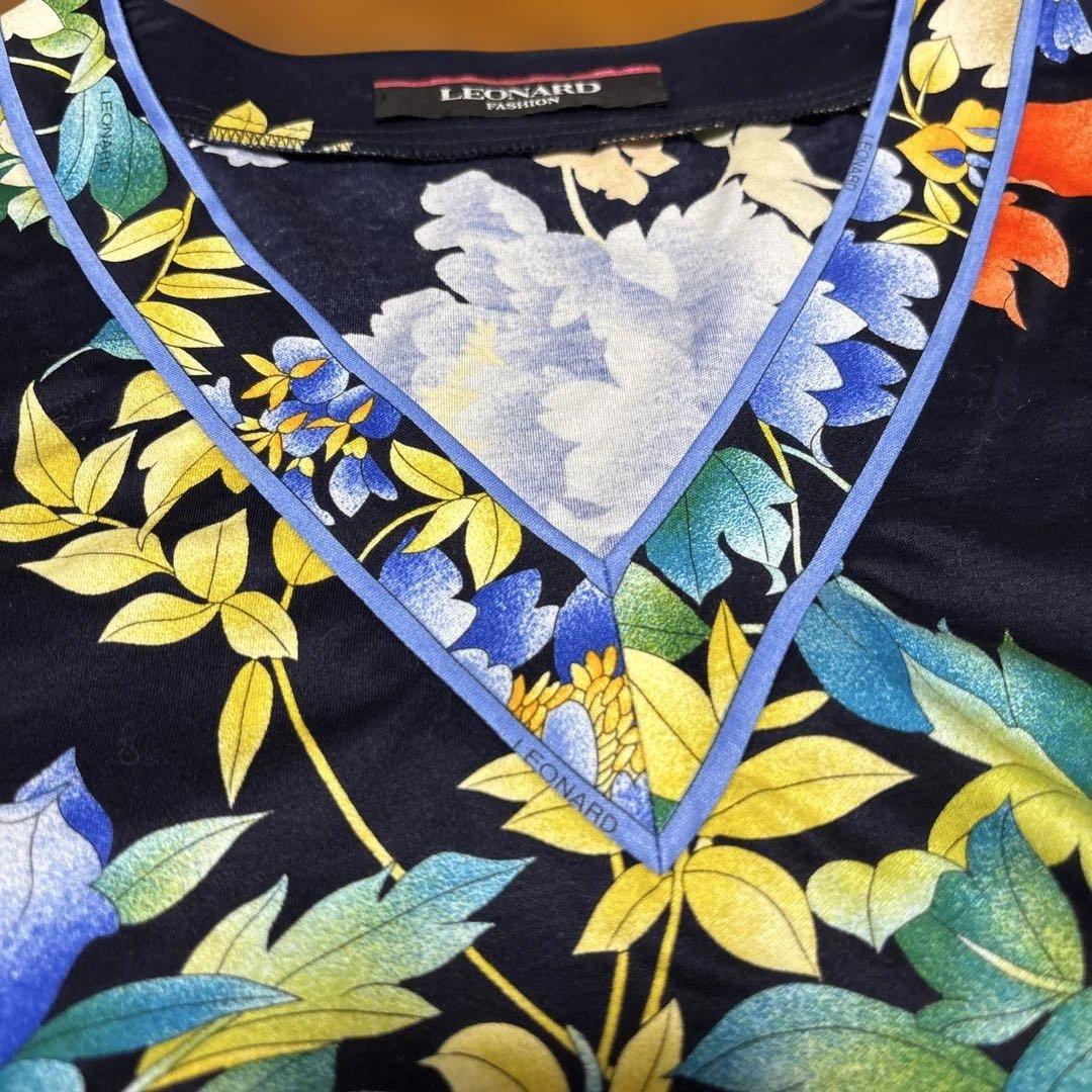 LEONARD レオナール 花柄 カットソー 未使用　コットン100% Vネック