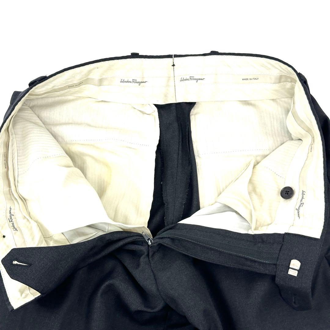 フェラガモ　スーツ　セットアップ　メンズ