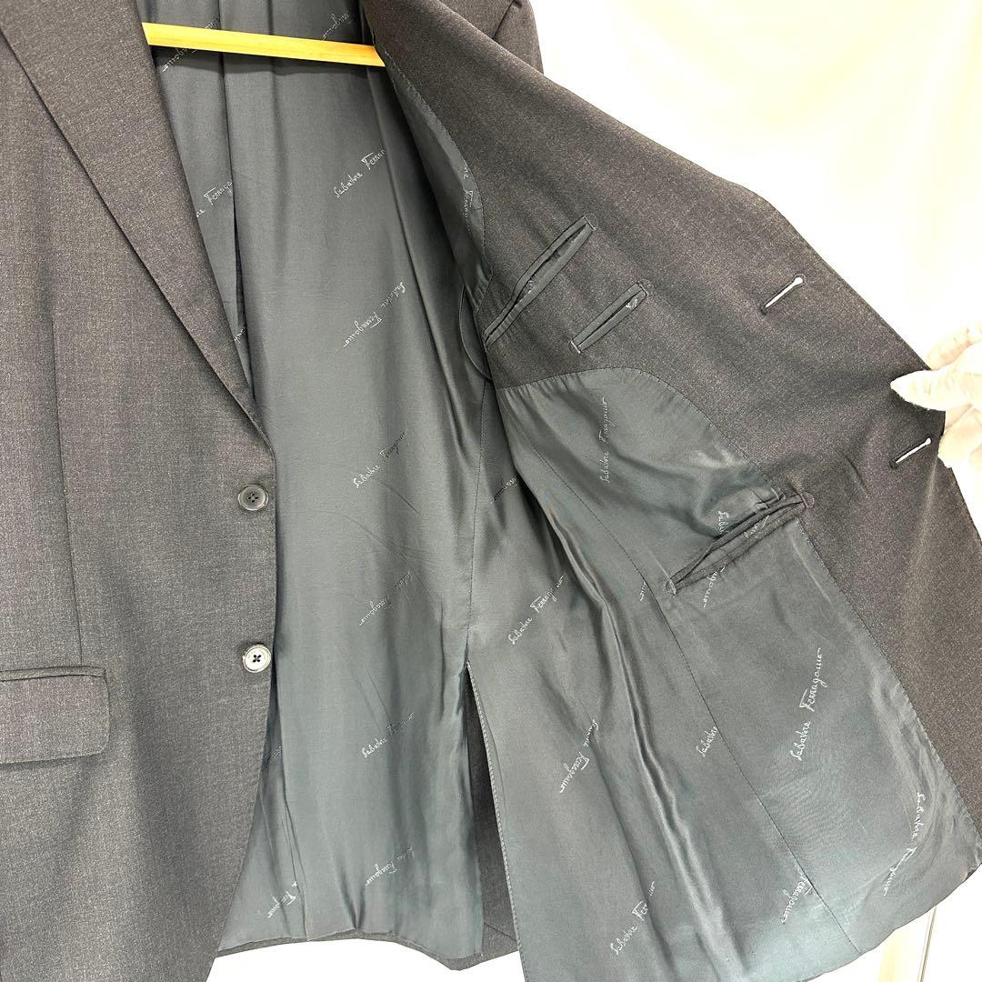 フェラガモ　スーツ　セットアップ　メンズ