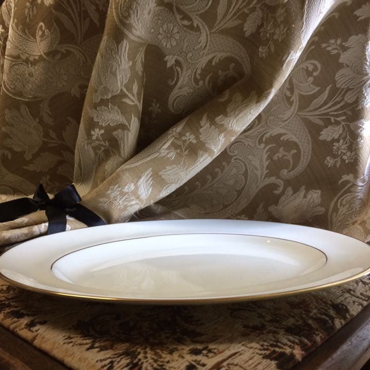 黒壺 WEDEWOOD CALIFORNIA 英国の輝きを纏う オーバルプラター