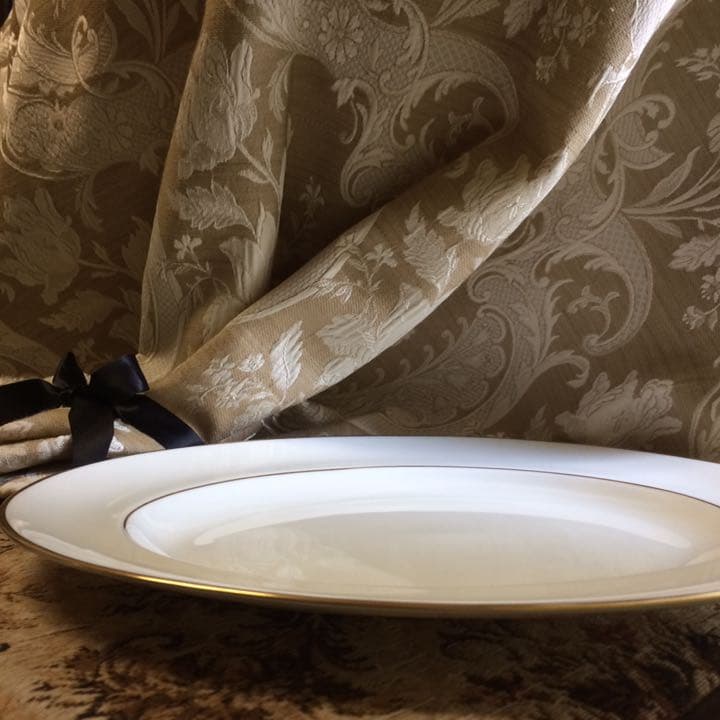 黒壺 WEDEWOOD CALIFORNIA 英国の輝きを纏う オーバルプラター