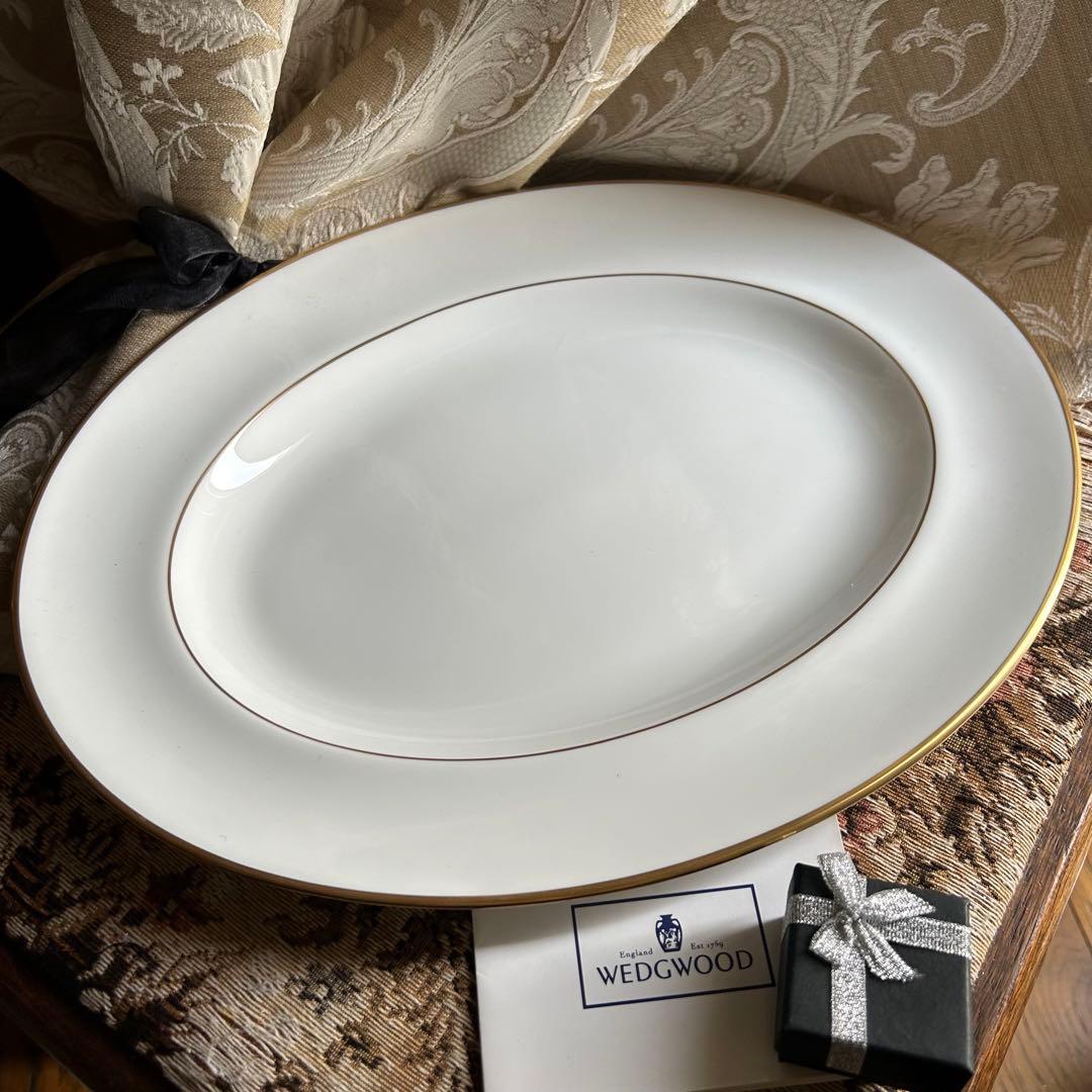黒壺 WEDEWOOD CALIFORNIA 英国の輝きを纏う オーバルプラター