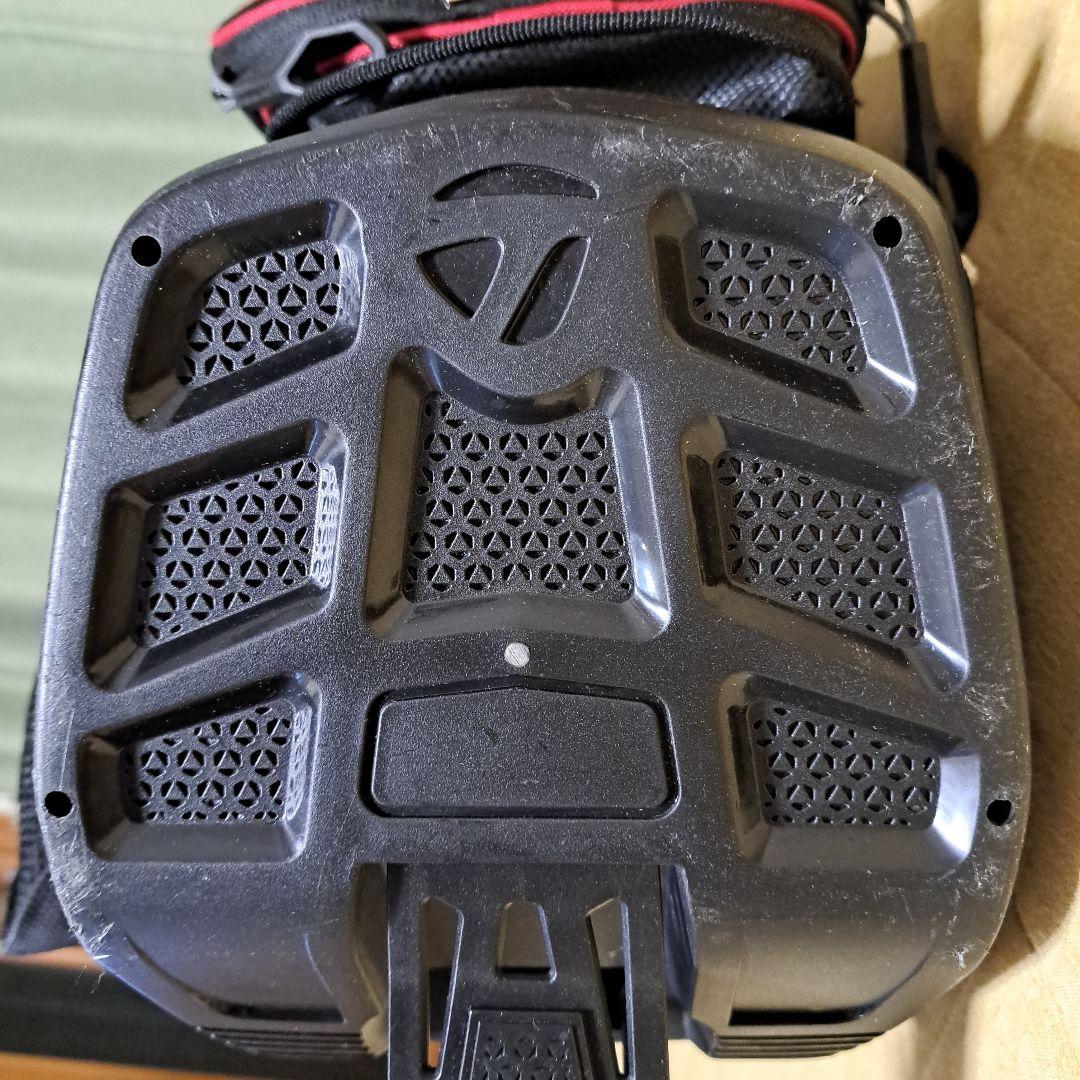 TaylorMadeスタンド式キャディバッグ 黒/赤。フード付き。極美品！