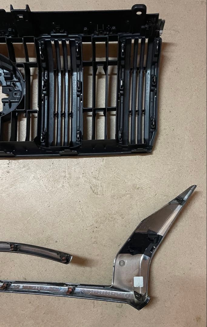 プラド150後期フロントグリル【カメラ無しチッピング➕マッドブラック塗装】