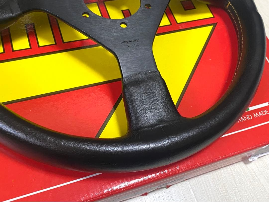 MOMO VELOCE RACING 320mm ステアリング