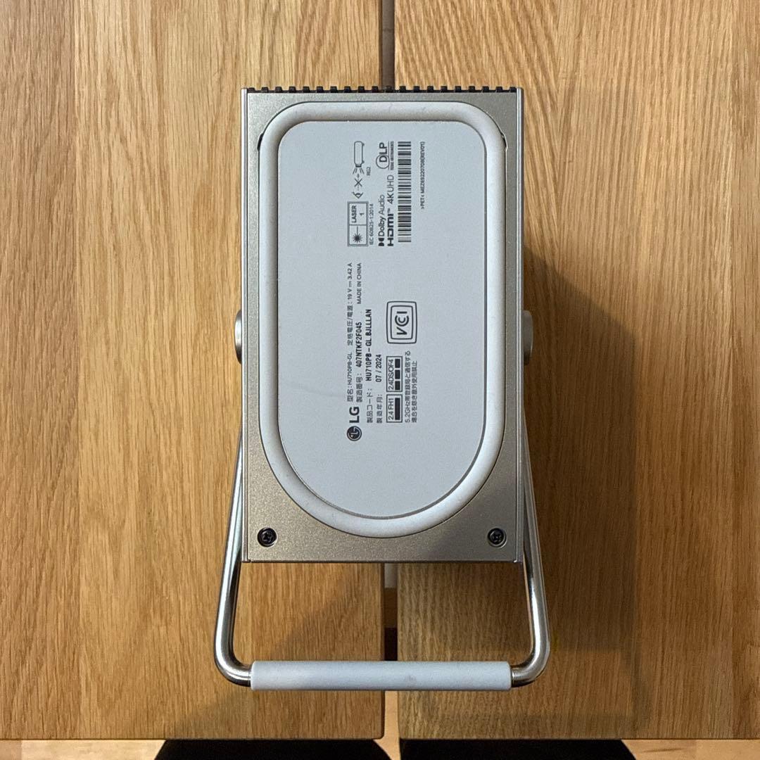 LG CineBeam Q ミニマル4Kレーザープロジェクター HU710PB