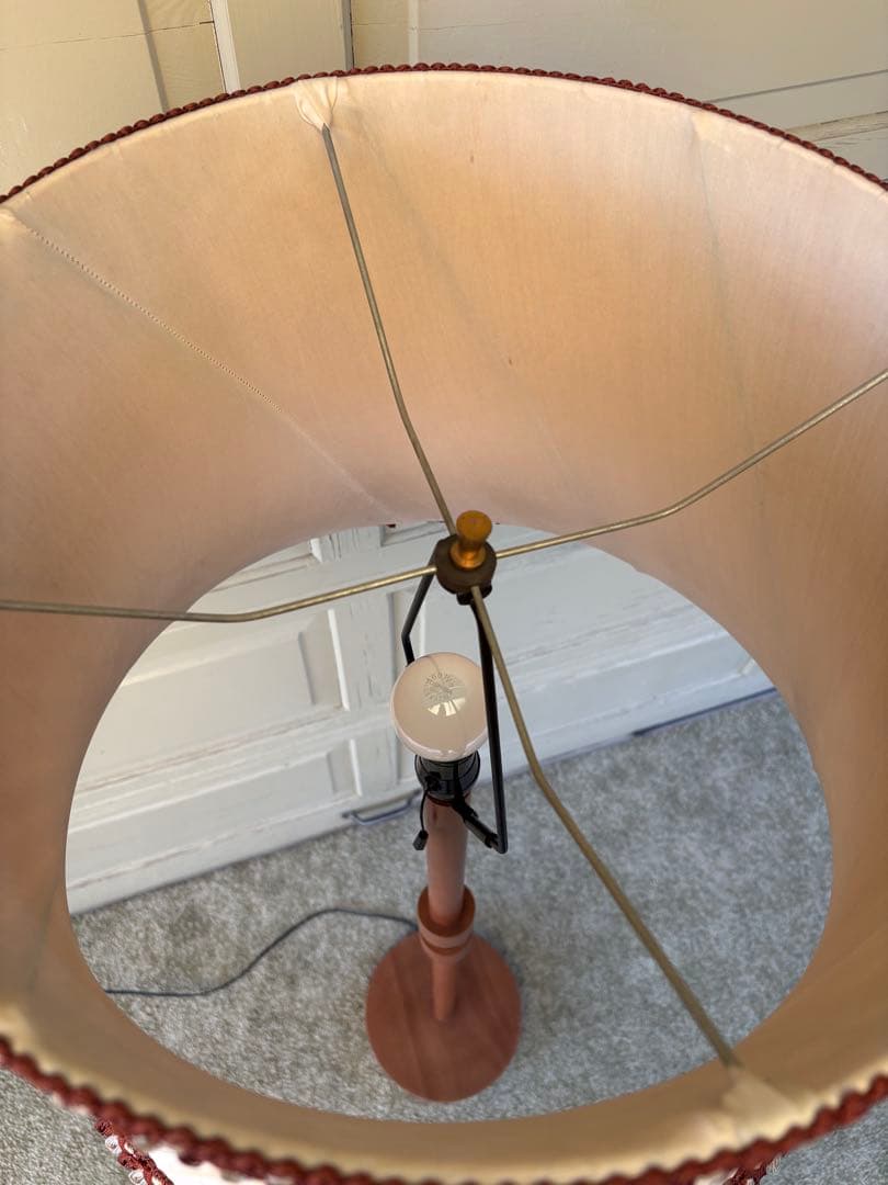 【ちーちゃん】木製フロアスタンドランプ プリーツシェード付き