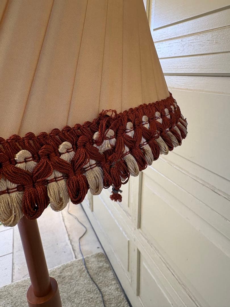 【ちーちゃん】木製フロアスタンドランプ プリーツシェード付き