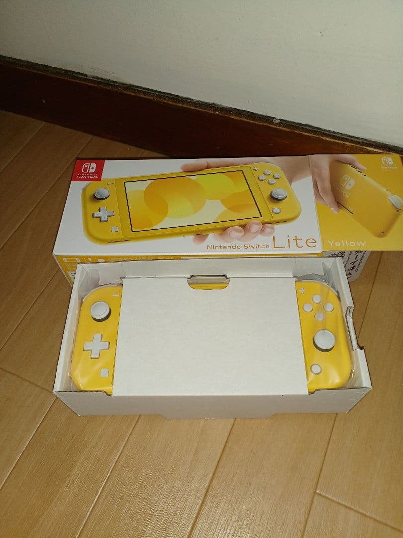 【新品未使用】任天堂 Switch Lite 2台セット　(コ一ラル&イエロー)