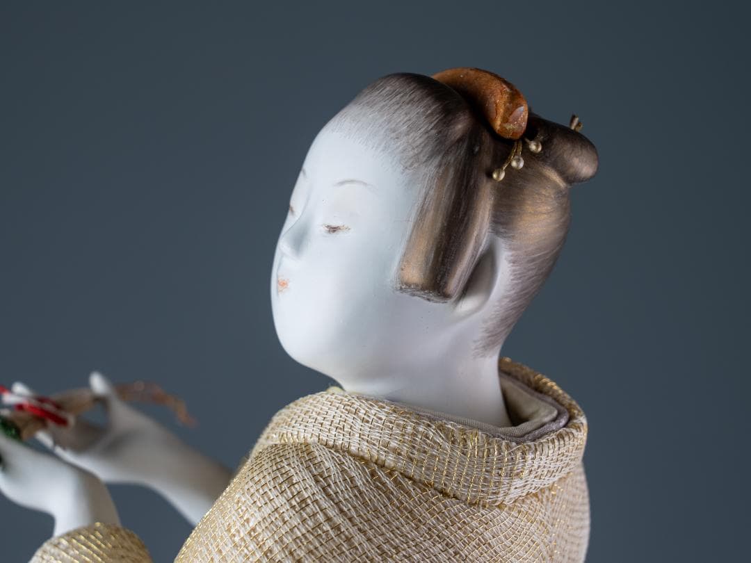 日本工芸会正会員 雨宮弘子作 嵌込人形『佳日』台共箱付 図録掲載品