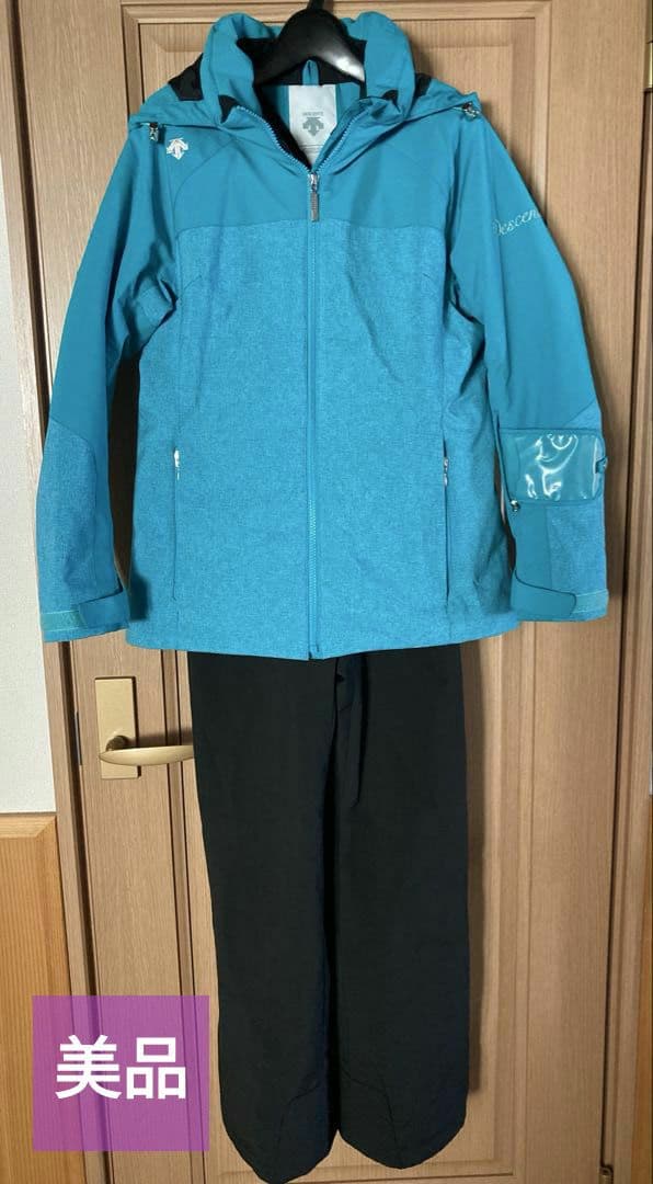 DESCENTE スキー・スノーボード用ジャケットとパンツセット