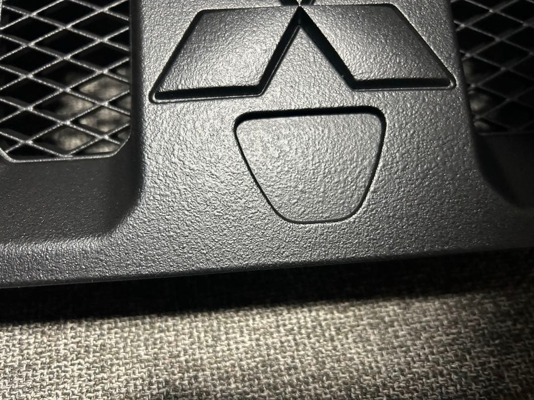 ①デリカＤ５‼️フロントグリル　送料込み‼️ラバーチッピング塗装