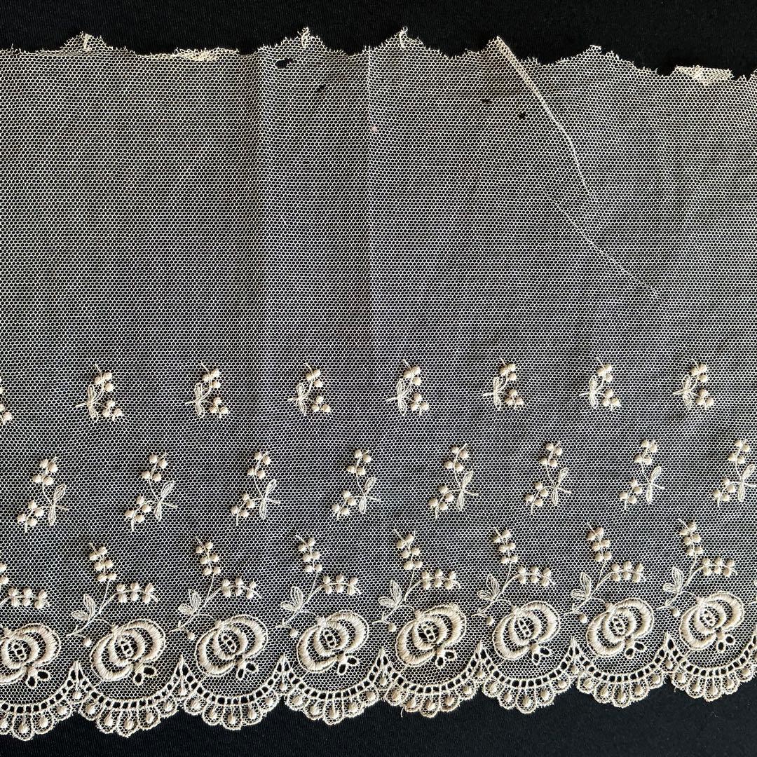 【２】フランスアンティーク　未使用　幅広　チュールレース　刺繍　ビスクドール