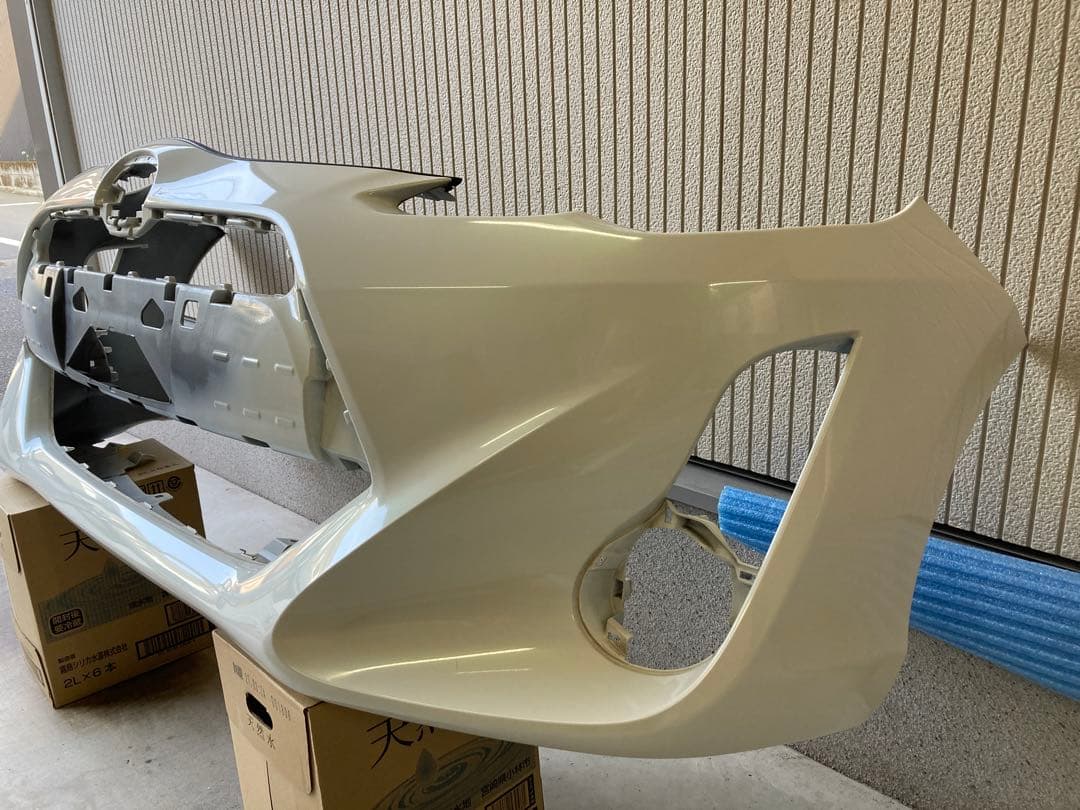 トヨタ アクア NHP10フロントバンパー　純正