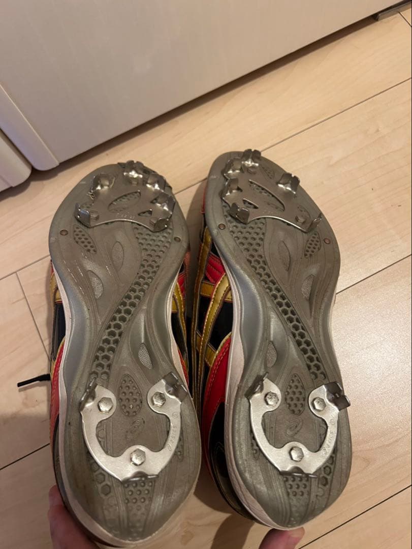 asics 赤黒金 スパイク　27.0㎝　六角レンチ付き