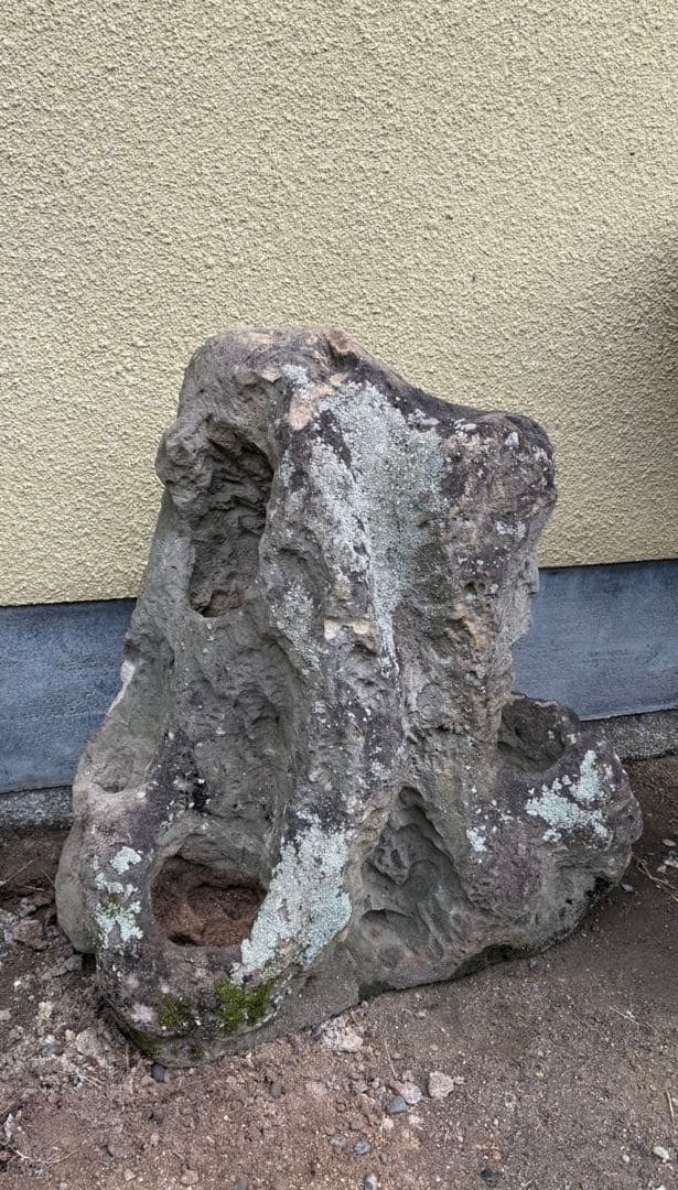 石製灯篭（大、小）・飾り岩（軽石）