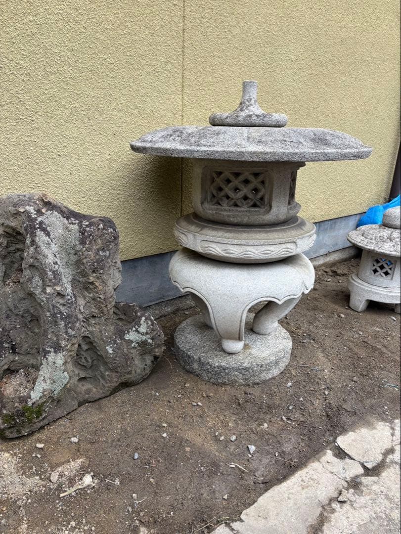 石製灯篭（大、小）・飾り岩（軽石）