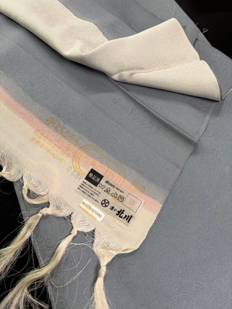 上質色無地　ゴールドシルク　ぶどう柄　一つ紋