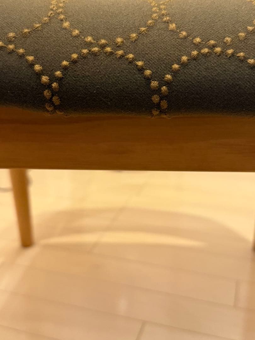 ミナペルホネン生地使用チェア　ダイニングチェア　イス　椅子　家具　カラー：カーキ