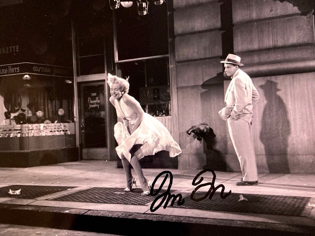 マリリン・モンロー直筆サイン入り超大型写真…Marilyn Monroe