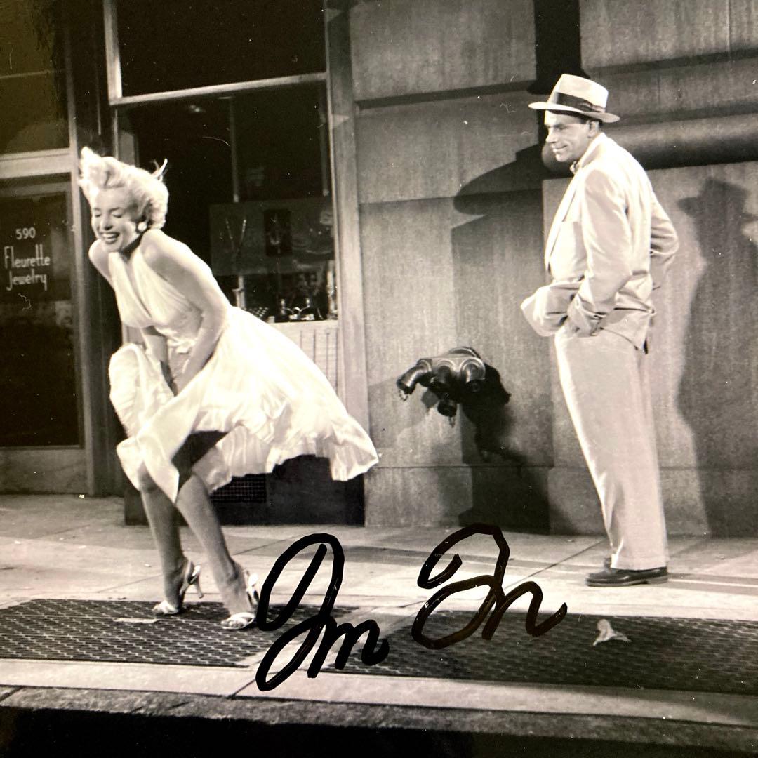マリリン・モンロー直筆サイン入り超大型写真…Marilyn Monroe