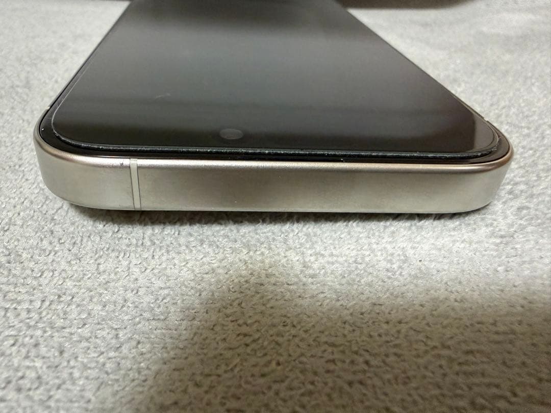 Apple iPhone 15 Pro 256GB 本体 ホワイトチタニウム