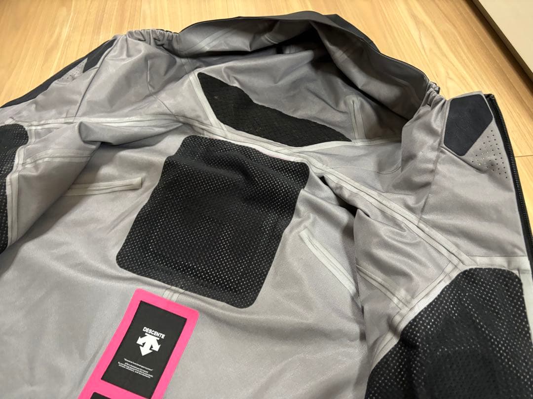 ★定価7万・22年★お洒落　選手用　デサント　スキーウエア SAJ 技術選