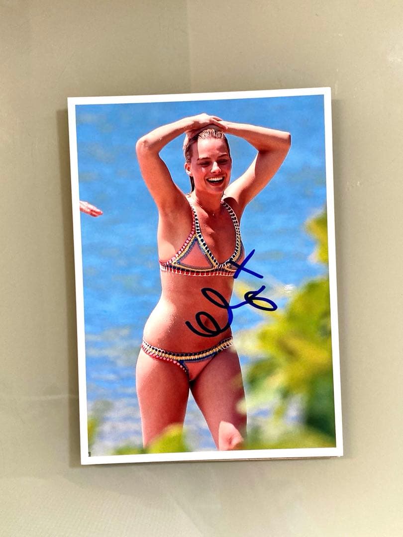 セール中…マーゴット・ロビー直筆サイン入り2Lサイズ写真…