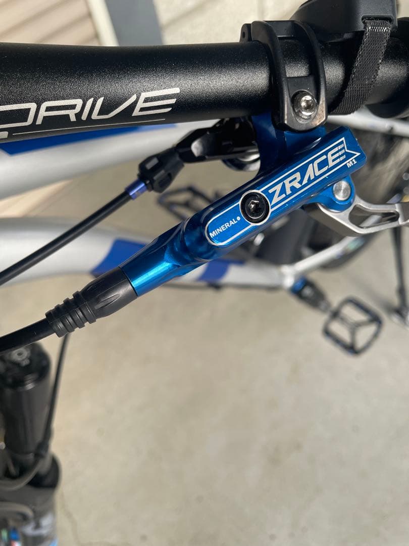 ZRACE 4ピストン ポストマウント ブレーキセット