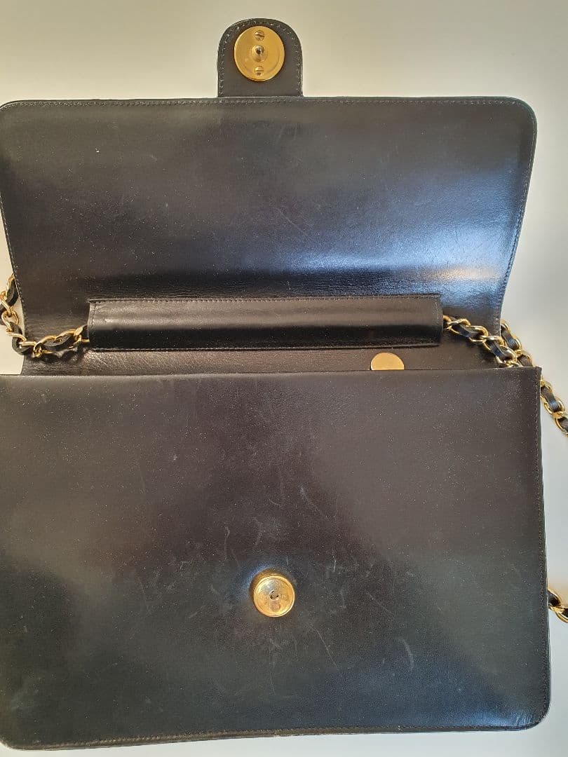 シャネル レザー ショルダーバッグ