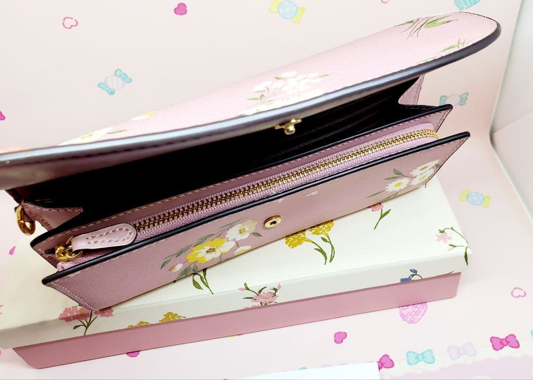 ちゃま✧*。♡COACH♡チャーム付き長財布♡花柄ピンク♡コーチ