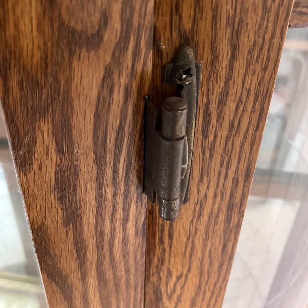 ガラスキャビネット　ドラゴンクロウ　脚　ハーフムーン型 アンティーク　オーク