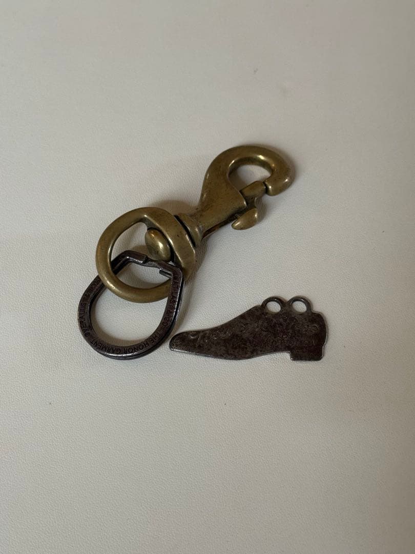 Atlast&co キーリング 店舗と同様のヴィンテージチャーム付き