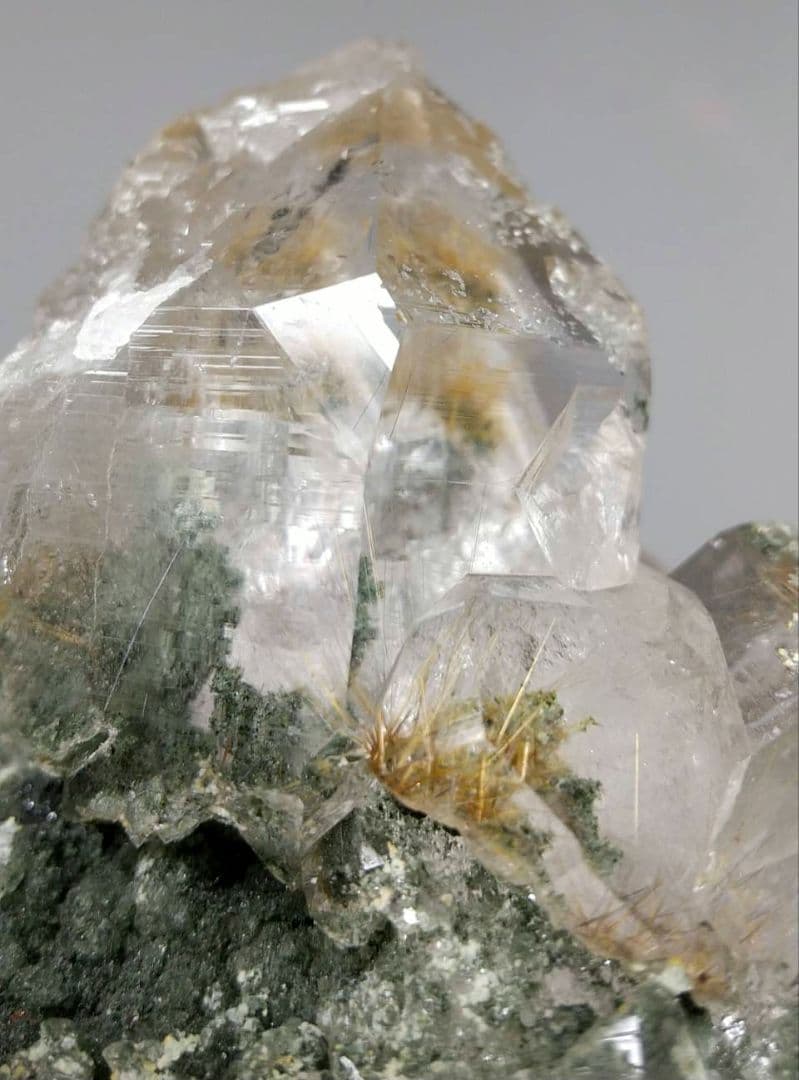 超希少　ゴールドルチル　クローライト入り　マニハール産　水晶クラスター　原石