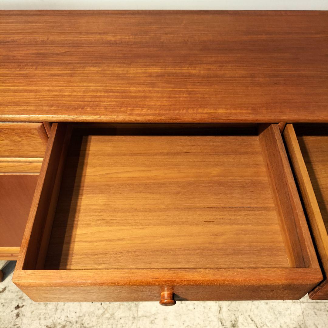 M♦10月SALE 北欧ヴィンテージ 　チーク無垢 　オイル仕上げ　サイドボード