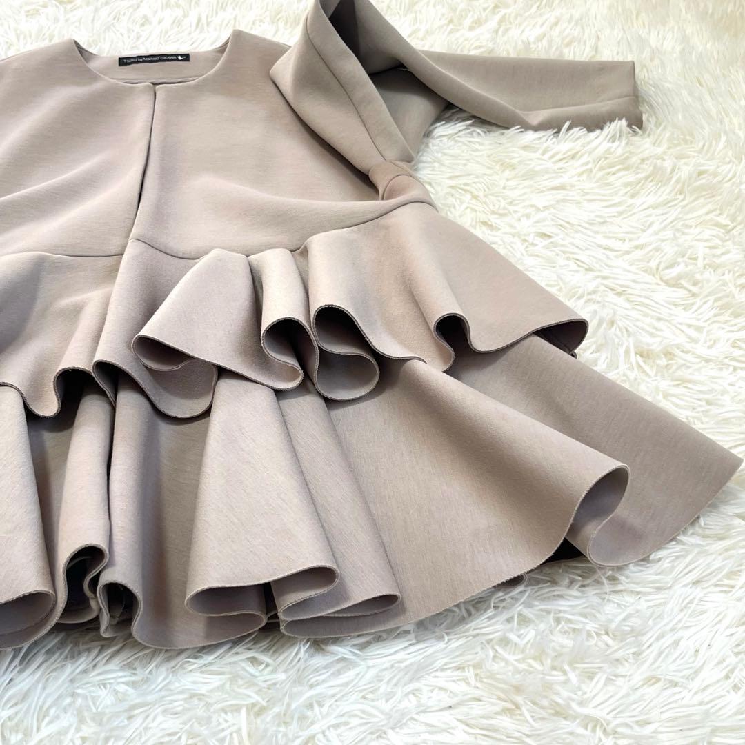 美品　TSURU By MARIKO OIKAWA フリルジャケット　ベージュ