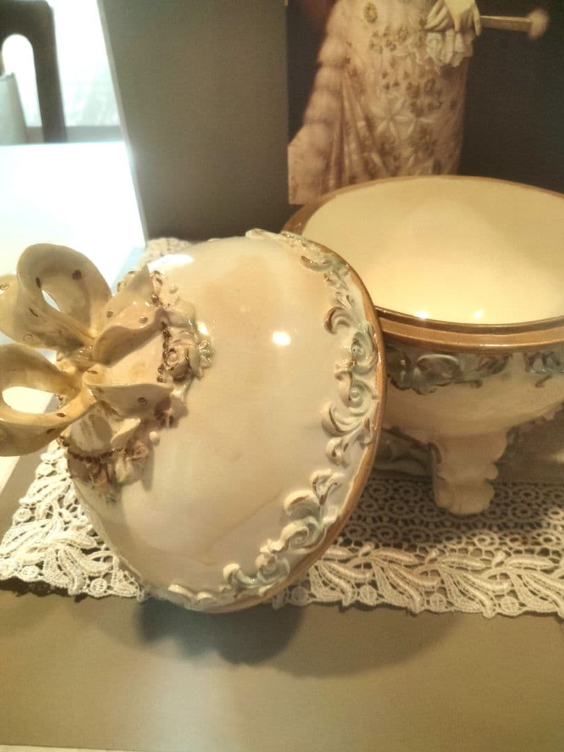 天使のオブジェと華麗なるオーストラリア大宮殿展