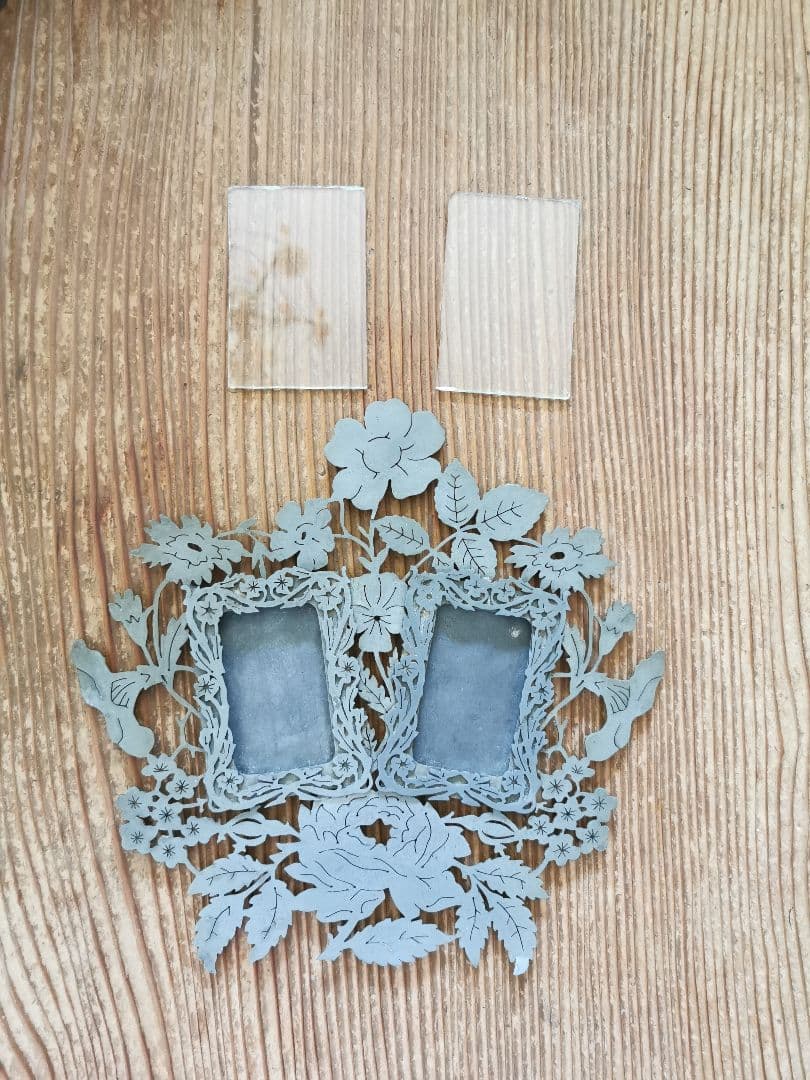 アンティーク ２枚ガラスフォトフレーム 花々の金属装飾 初聖体式&十字架カード