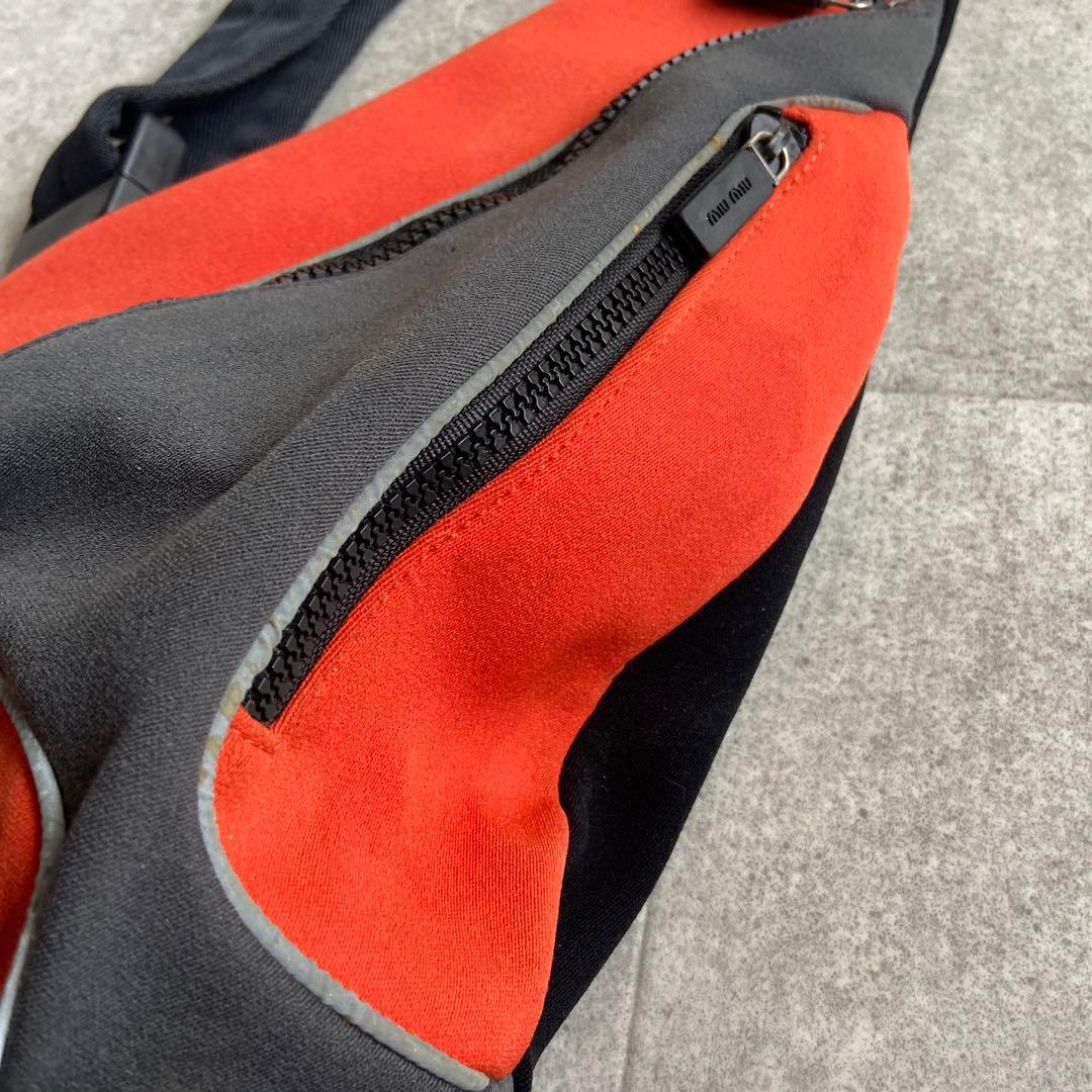 ぽんちゃん 様　miumiu ボディバッグ　ビンテージ　アーカイブ　Y2K