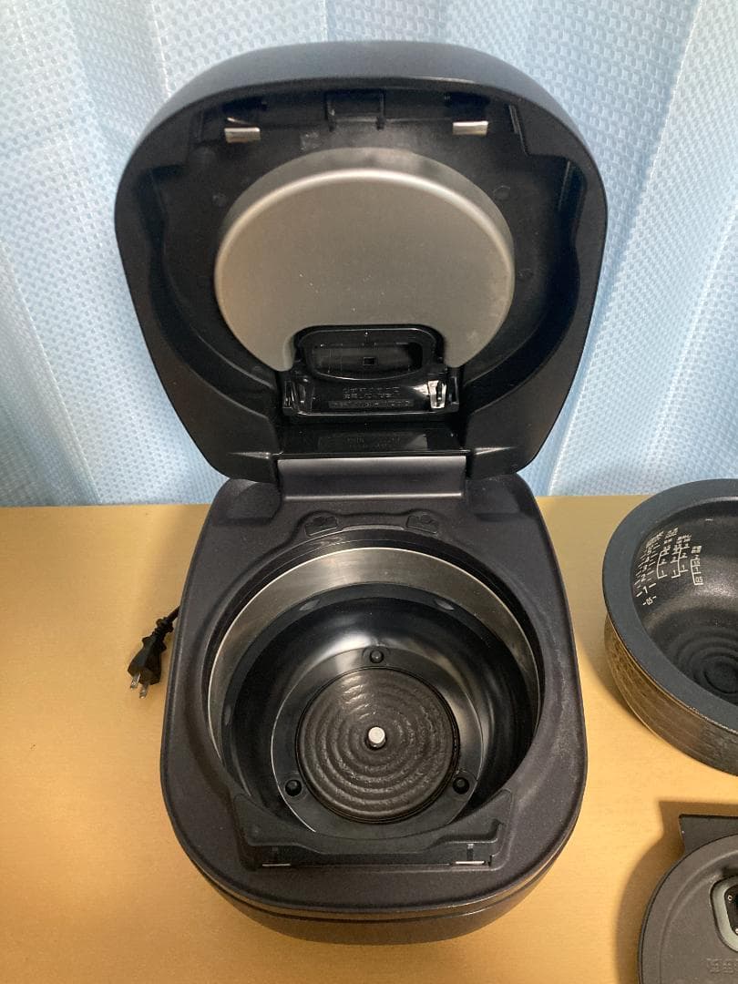 ★美品★2022年製 タイガー JPH-J100 圧力IH炊飯器 5.5合炊き
