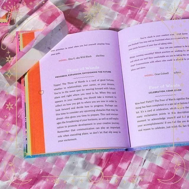 【正規品タロットカード】LGBTQ+の多様性を表現するポップで派手な海外タロット