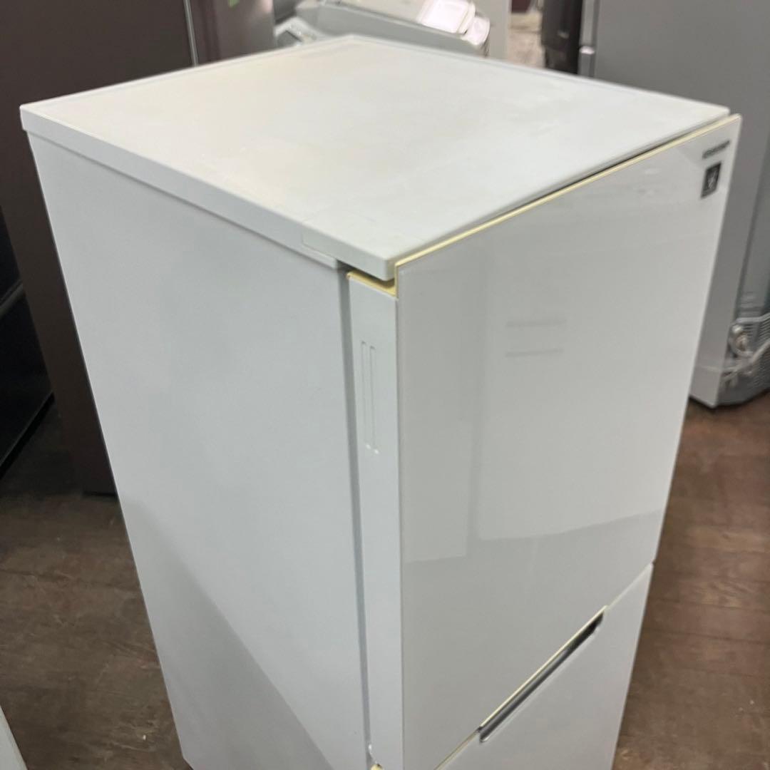 244 SHARP 最新モデル2021年製ガラスパネル　2ドア冷蔵庫　152L