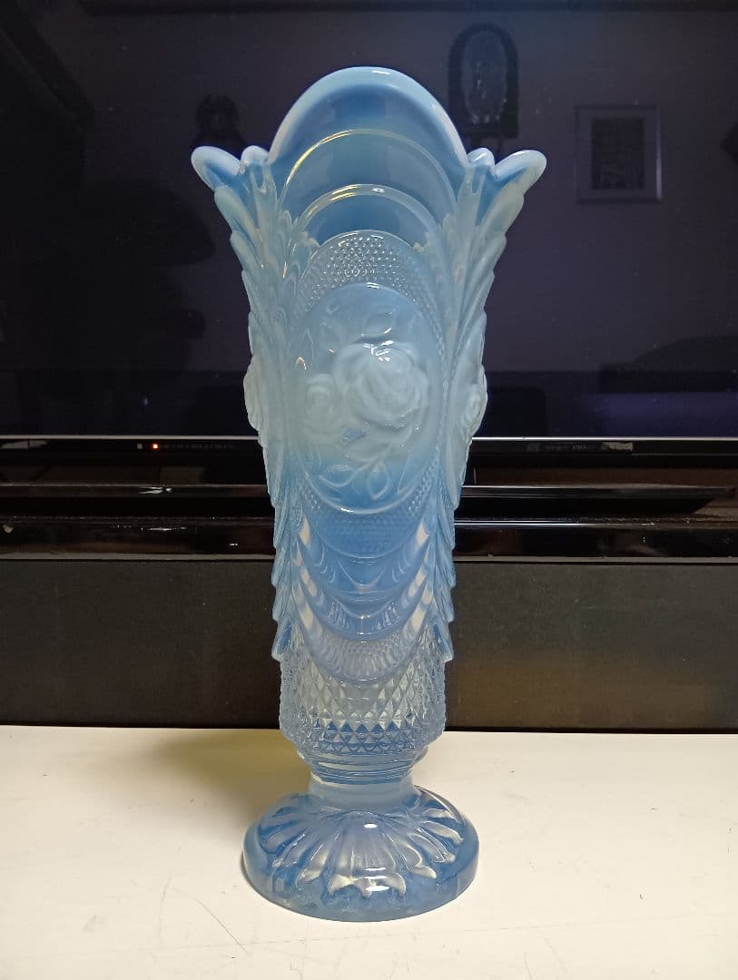 希少　オパール　セント　クリスタル　ガラス　ローズ　模様　フラワーベース