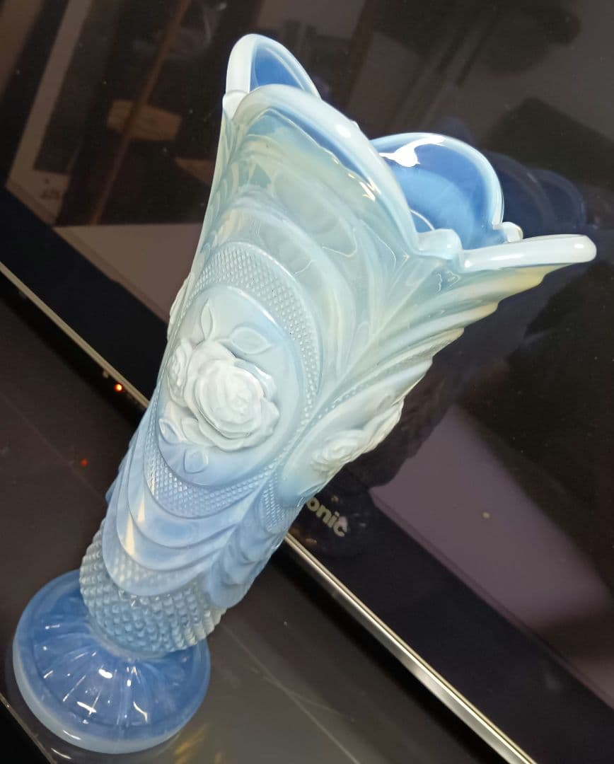 希少　オパール　セント　クリスタル　ガラス　ローズ　模様　フラワーベース
