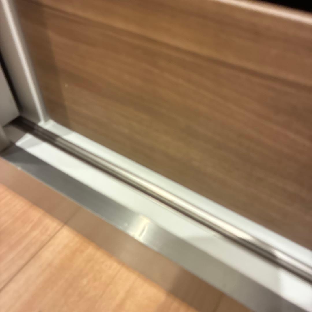 AYANOホワイト木製食器棚 スライド扉付き